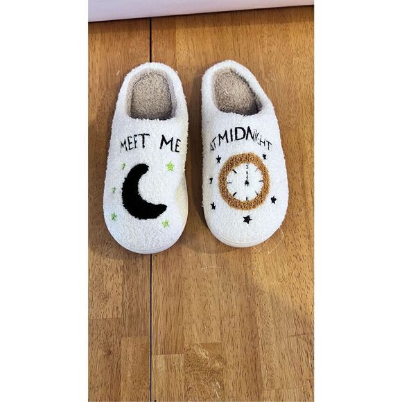 TAYLOR SWIFT INSPIRED SLIPPERS NEW SZ 9 MEET ME AT MIDNIGHT NEW - Picture 1 of 5